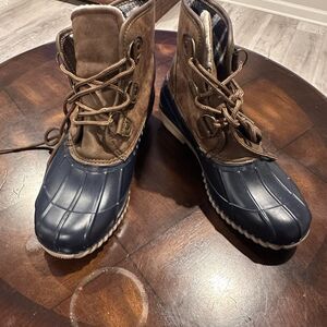 Magellan Outdoor Women's Duck Boots Sz 8m Very Nice Fast Safe Shipping